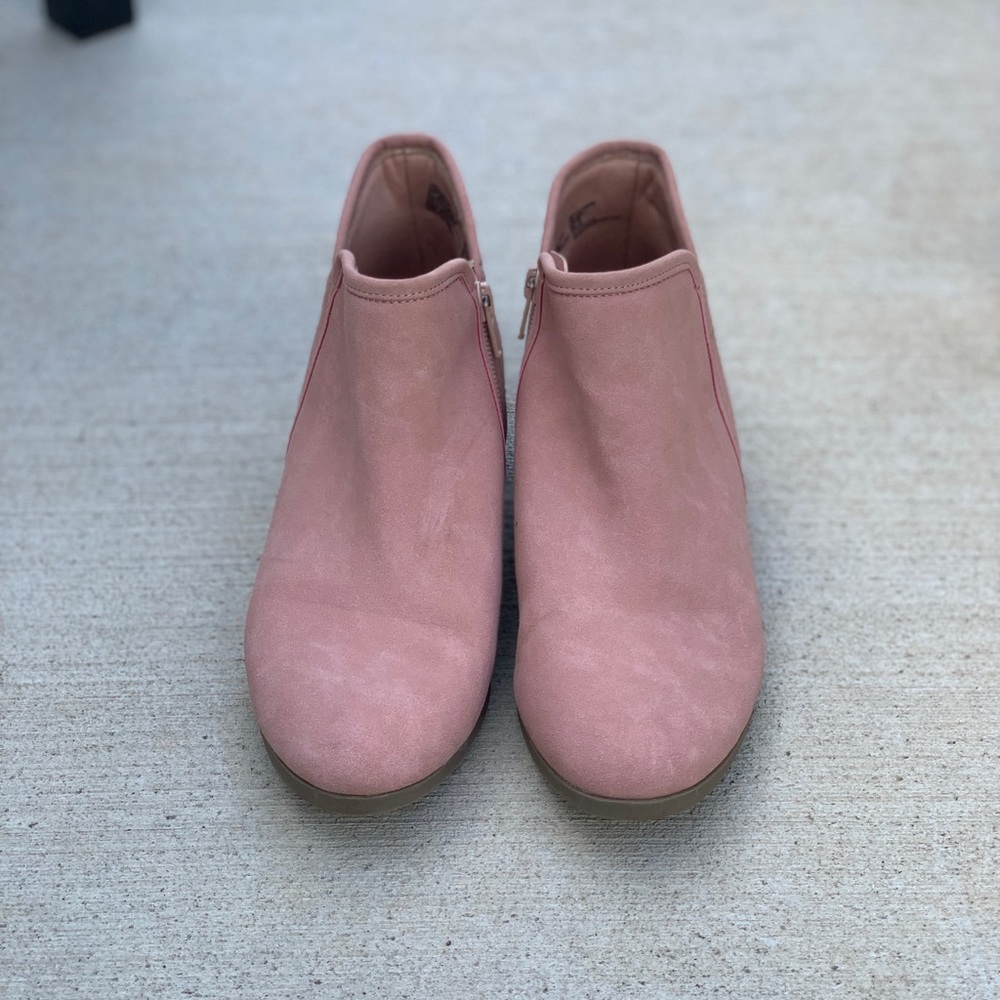 Light pink booties for kids